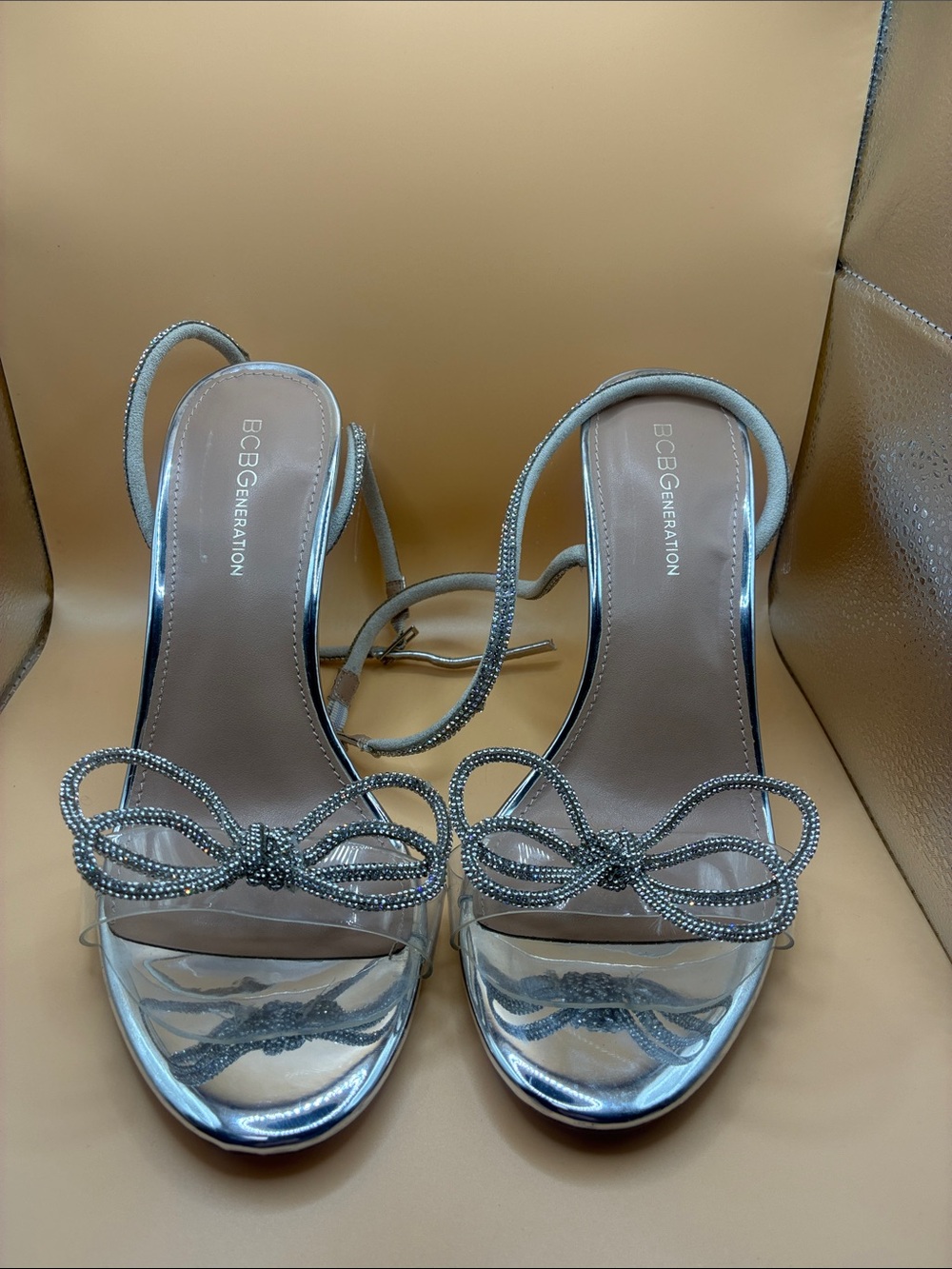 BCBG Generation Jeeta Silver Rhinestone Bow Stiletto Heels Women’s Size 9